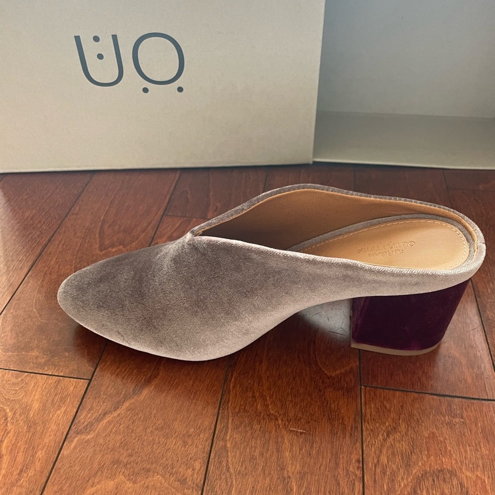 Shoes - Picture 3 of 4